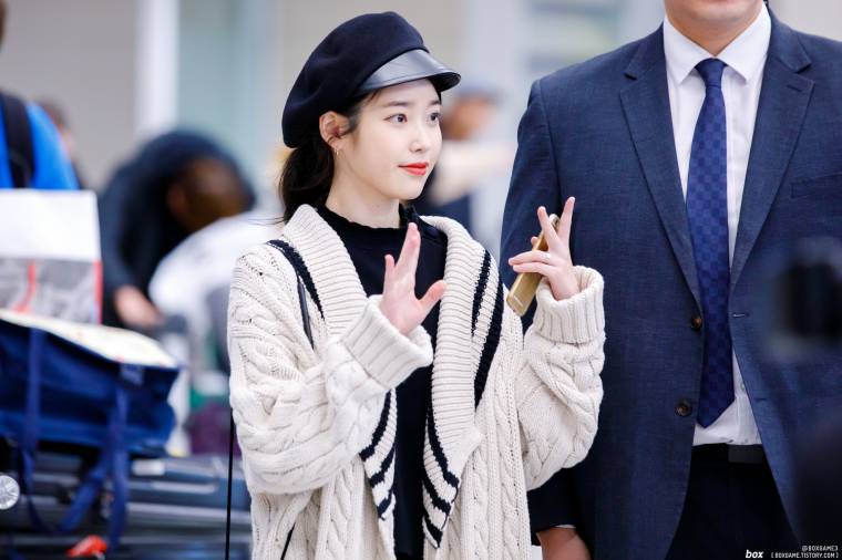 181226 아이유 입국 42.jpg